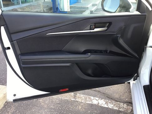 Used 2025 Toyota Camry LE image 9