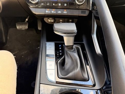 Used 2025 Hyundai Elantra Blue image 22