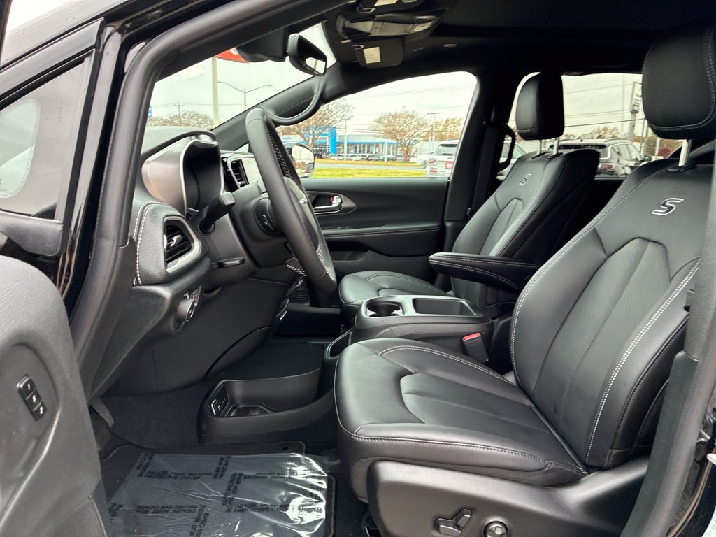 New 2026 Chrysler Pacifica Select AWD/4WD image 10