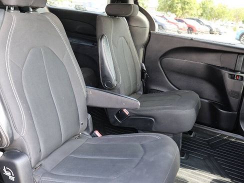 Used 2019 Chrysler Pacifica Touring Plus w/ S Appearance Package FWD image 16