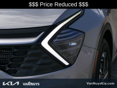 Used 2025 Kia Sportage LX image 9