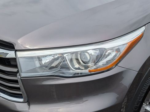 Used 2015 Toyota Highlander XLE AWD/4WD image 16