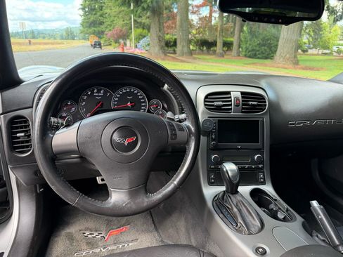 Used 2007 Chevrolet Corvette Coupe w/ Preferred Equipment Group RWD image 18