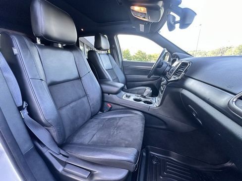 Used 2022 Jeep Grand Cherokee Laredo X image 31