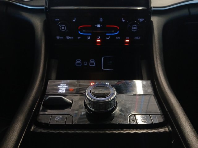 Used 2025 Jeep Grand Cherokee Limited 4xe AWD/4WD image 4
