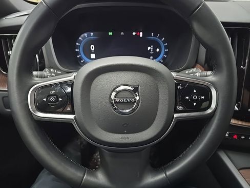 Used 2023 Volvo XC60 B5 Plus image 20