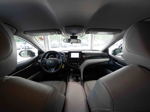 Used 2022 Toyota Camry SE image 19
