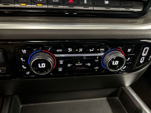 Used 2025 Chevrolet Silverado 1500 High Country w/ Technology Package AWD/4WD image 17