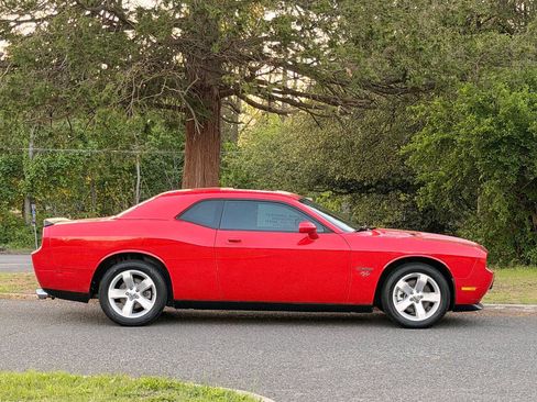 Used 2010 Dodge Challenger R/T RWD image 5