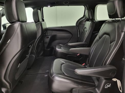 Used 2024 Chrysler Pacifica Touring-L w/ S Appearance Package image 42