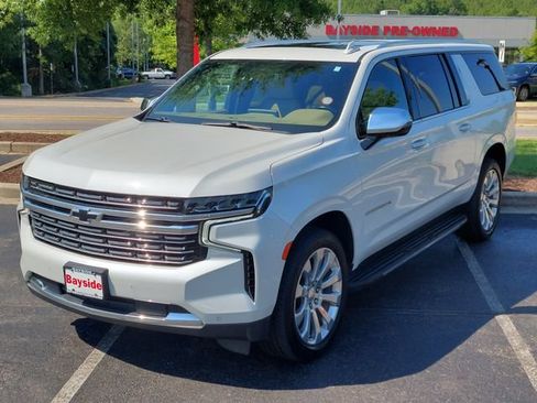 Used 2022 Chevrolet Suburban Premier AWD/4WD image 7