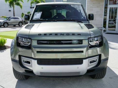 Used 2025 Land Rover Defender 110 S image 4