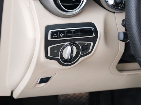 Used 2017 Mercedes-Benz GLC 300 4MATIC image 27