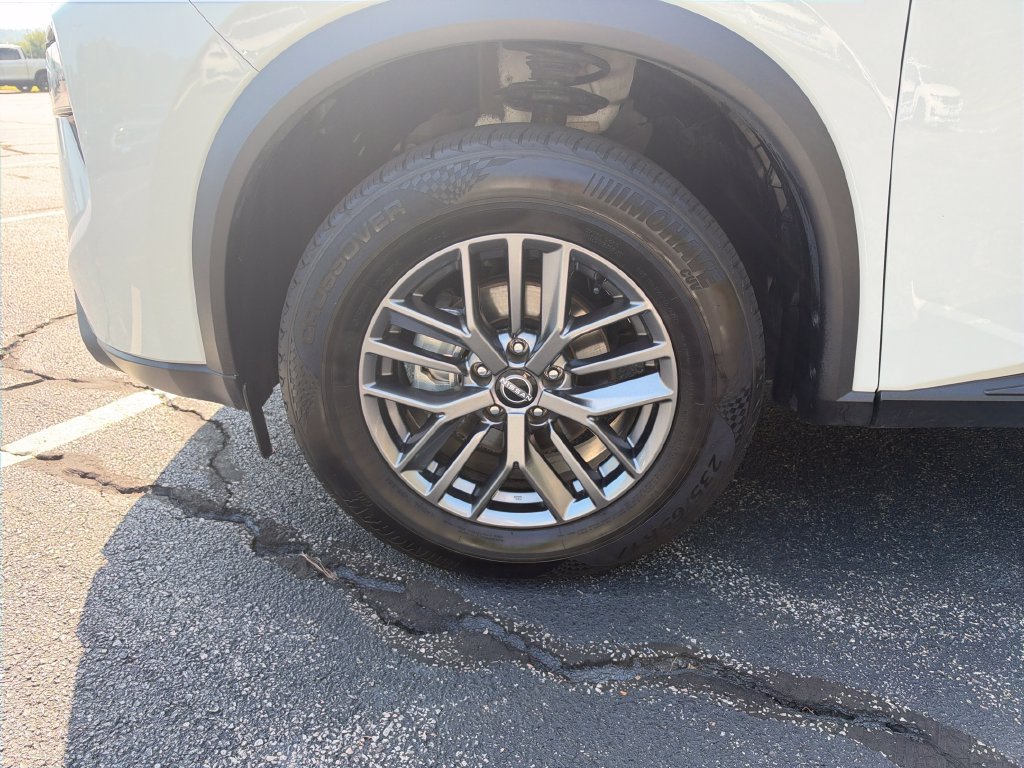 Used 2024 Nissan Rogue S AWD/4WD image 31