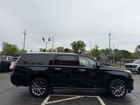Used 2020 Cadillac Escalade ESV Premium Luxury w/ Escalade Sport Edition AWD/4WD image 4