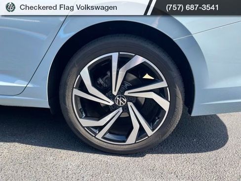 Used 2025 Volkswagen Jetta SEL FWD image 9