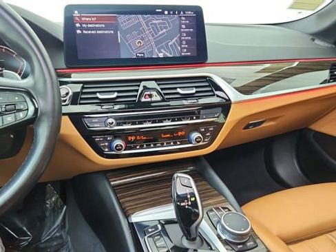 Used 2021 BMW 530i w/ Convenience Package image 41