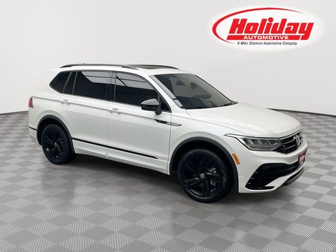 Used 2024 Volkswagen Tiguan SE R-Line image 1