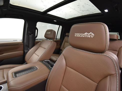 Used 2024 Chevrolet Suburban High Country image 14