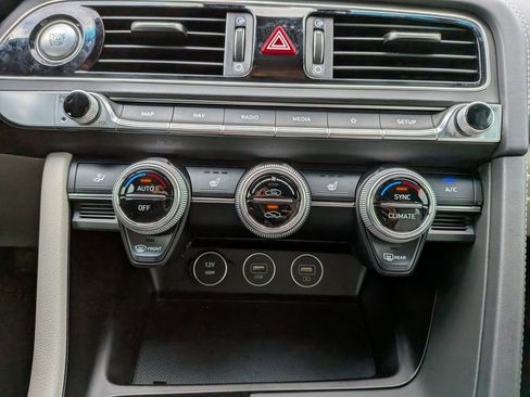 Used 2023 Genesis G70 2.0T RWD image 23