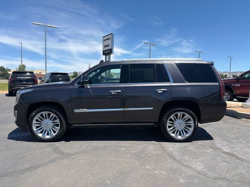 Used 2015 Cadillac Escalade Platinum AWD/4WD image 4
