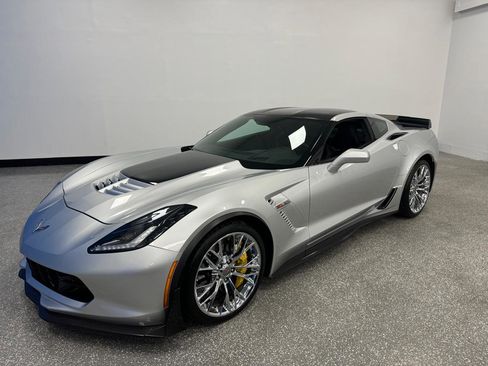 Used 2016 Chevrolet Corvette Z06 w/ 3LZ Preferred Equipment Group RWD image 33