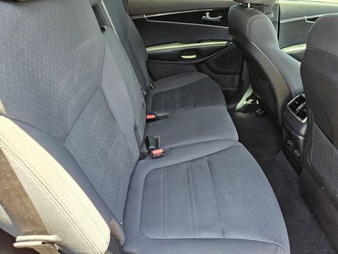 Used 2017 Kia Sorento FWD image 15