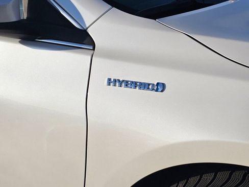 Used 2016 Toyota Camry Hybrid image 10