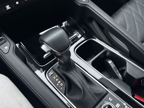 Used 2025 Kia Telluride AWD image 24