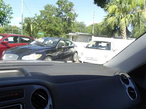 Used 2017 Volkswagen Tiguan S image 35