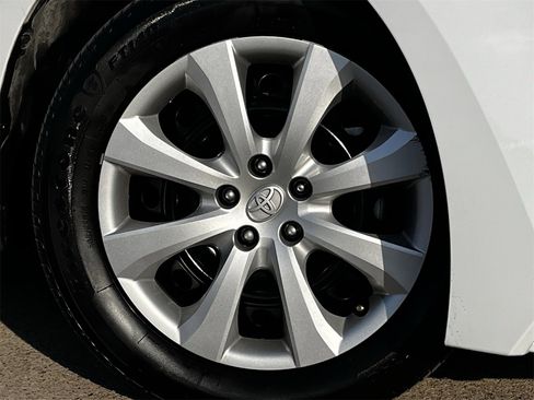 Used 2025 Toyota Corolla LE image 28