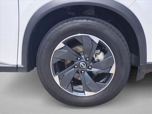 Used 2024 Nissan Rogue SV AWD/4WD image 23