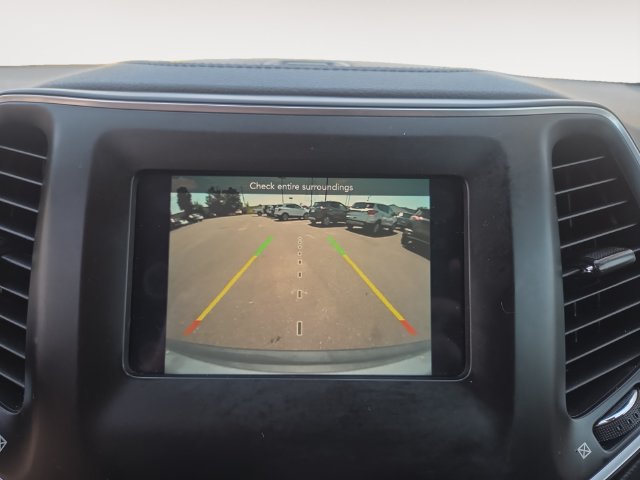 Used 2019 Jeep Cherokee Latitude w/ Cold Weather Group AWD/4WD image 24