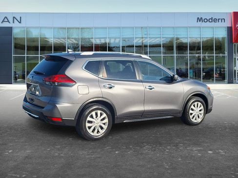 Used 2017 Nissan Rogue S w/ Appearance Package FWD image 5