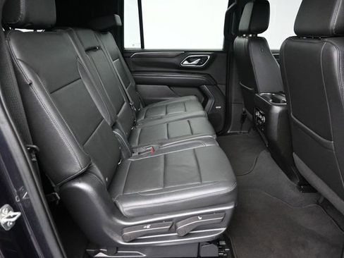 Used 2022 Chevrolet Suburban Z71 image 14