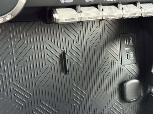 Used 2024 Toyota Tacoma TRD Off-Road image 25