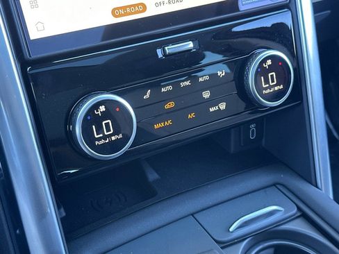 New 2026 Land Rover Discovery Limited Edition image 21