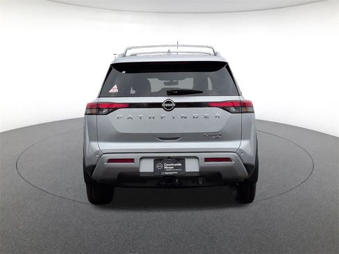 New 2025 Nissan Pathfinder Platinum image 6