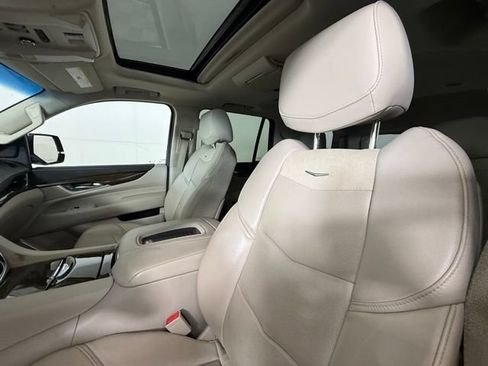 Used 2018 Cadillac Escalade Luxury AWD/4WD image 17