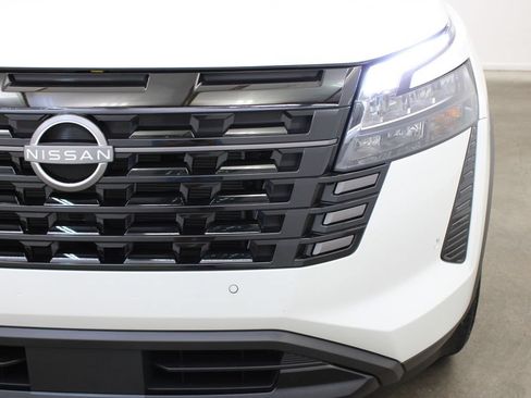 Used 2026 Nissan Pathfinder SV FWD image 8
