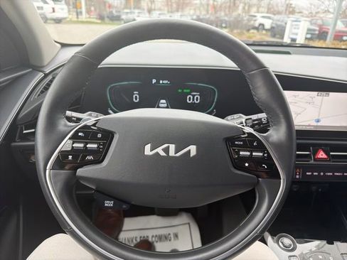 Used 2023 Kia Niro EX w/ EX Cold Weather Package FWD image 18