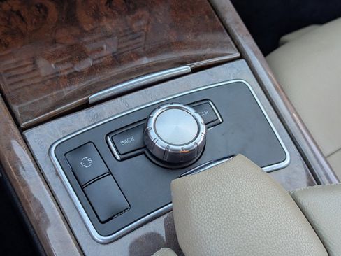 Used 2013 Mercedes-Benz E 350 Sedan image 30