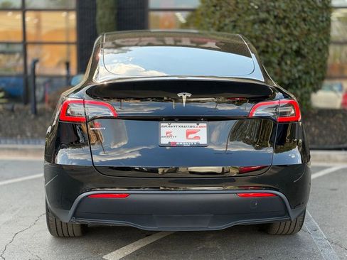 Used 2022 Tesla Model Y Long Range image 14