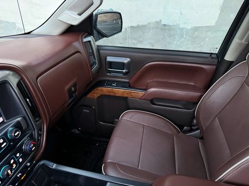 Used 2015 Chevrolet Silverado 1500 High Country w/ High Country Premium Package AWD/4WD image 24