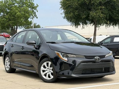 Used 2025 Toyota Corolla LE FWD image 2