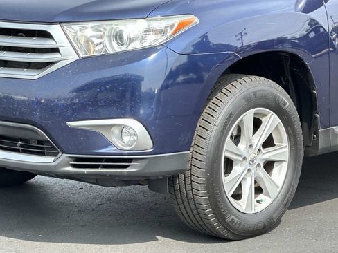 Used 2012 Toyota Highlander SE w/ Tow Pkg AWD/4WD image 8