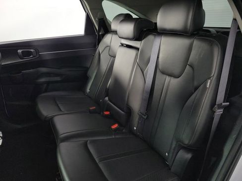 Used 2024 Kia Sorento S FWD image 18