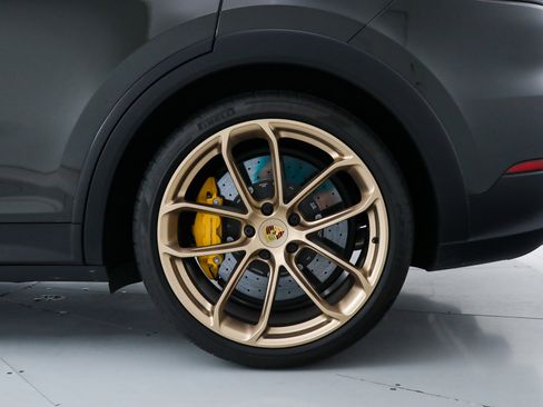 Used 2022 Porsche Cayenne Turbo GT image 41