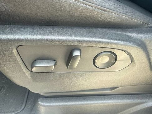 Used 2024 Chevrolet Suburban LT RWD image 13