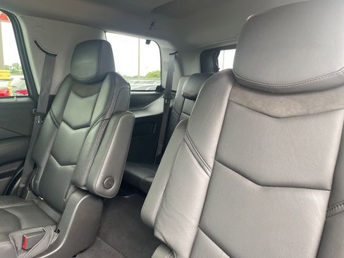 Used 2018 Cadillac Escalade Premium Luxury RWD image 17